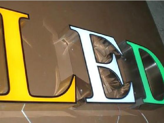 安阳介绍LED招牌的基础知识。